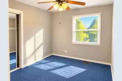 423 W Hawthorne Drive, Round Lake Beach, IL 60073 - Photo 7
