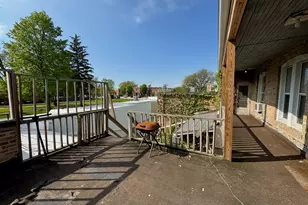 28W579 Stafford Pl, Warrenville, IL 60555 - Photo 9