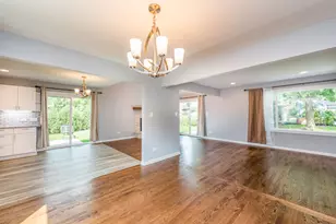 579 Phillips Cir, Antioch, IL 60002 - Photo 3