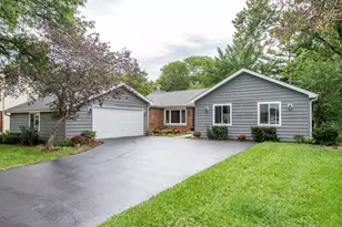 579 Phillips Cir, Antioch, IL 60002 - Photo 1