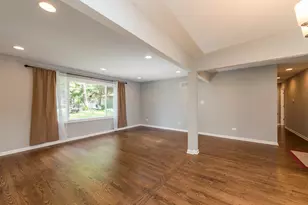 579 Phillips Cir, Antioch, IL 60002 - Photo 5