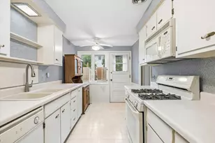114 N Peartree Ln, Arlington Heights, IL 60004 - Photo 3