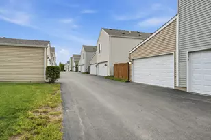 640 Four Seasons Blvd, Aurora, IL 60504 - Photo 33