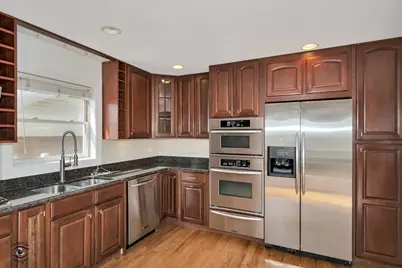 9521 S Sawyer Avenue, Evergreen Park, IL 60805 - Photo 7