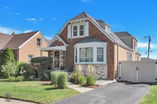 9521 S Sawyer Ave, Evergreen Park, IL 60805 - Photo 1