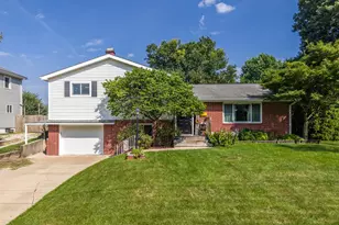 722 Christie St, Ottawa, IL 61350 - Photo 1