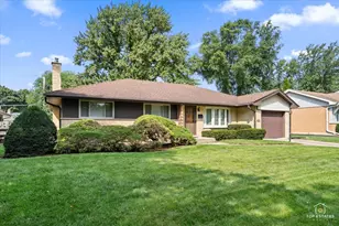 1420 N Hickory Ave, Arlington Heights, IL 60004 - Photo 1