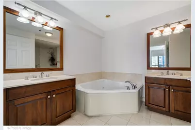 21 E Huron Street #3204, Chicago, IL 60611 - Photo 17