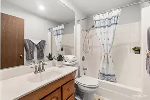 2S111 Lynn Ct, Warrenville, IL 60555 - Photo 15