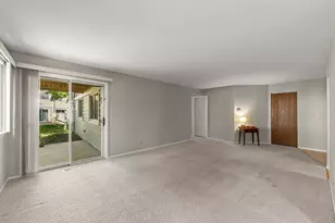 252 Shoreline Cir, Schaumburg, IL 60194 - Photo 7