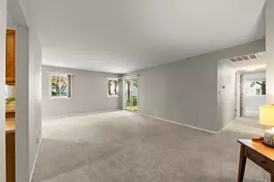 252 Shoreline Cir, Schaumburg, IL 60194 - Photo 3