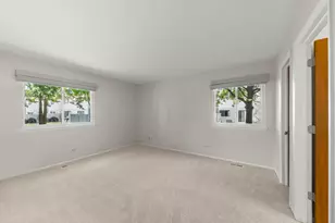 252 Shoreline Cir, Schaumburg, IL 60194 - Photo 13