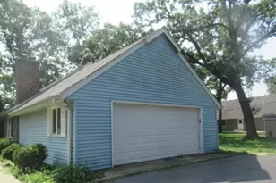 81 Lillian Ln, Yorkville, IL 60560 - Photo 3