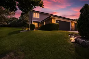 516 N Thornwood Dr, McHenry, IL 60050 - Photo 1