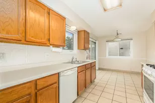 1294 Longford Cir, Elgin, IL 60120 - Photo 7