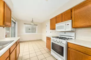 1294 Longford Cir, Elgin, IL 60120 - Photo 9
