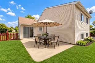 1294 Longford Cir, Elgin, IL 60120 - Photo 23