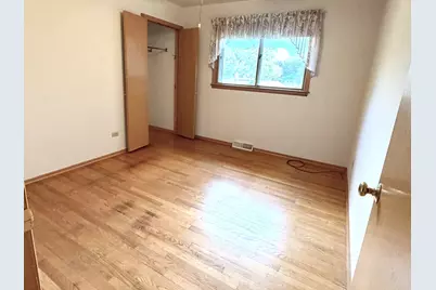2323 Carriage Lane, Lindenhurst, IL 60046 - Photo 7