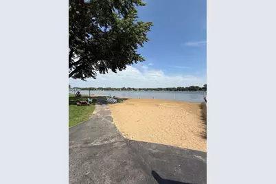 561 Marina Street, Wauconda, IL 60084 - Photo 5