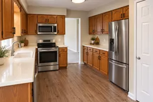 561 Marina St, Wauconda, IL 60084 - Photo 5