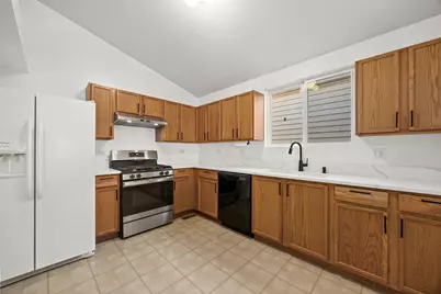 674 Four Seasons Boulevard, Aurora, IL 60504 - Photo 5