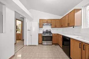 674 Four Seasons Blvd, Aurora, IL 60504 - Photo 7