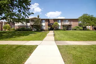 462 Raintree Dr, Glen Ellyn, IL 60137 - Photo 1