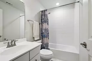 69 Nicholas Dr W, Des Plaines, IL 60016 - Photo 21