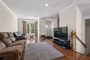 69 Nicholas Dr W, Des Plaines, IL 60016 - Photo 5