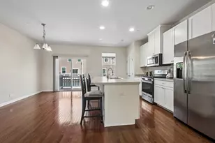 69 Nicholas Dr W, Des Plaines, IL 60016 - Photo 9