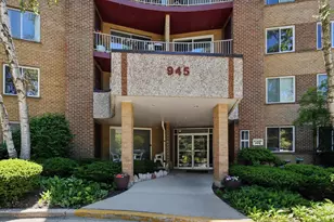945 E Kenilworth Ave, Palatine, IL 60074 - Photo 1
