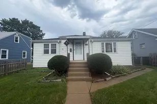 924 Broadway Ave, North Chicago, IL 60064 - Photo 1