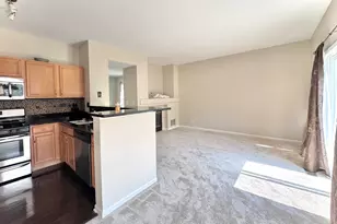 2424 Courtyard Cir, Aurora, IL 60506 - Photo 9