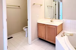 2424 Courtyard Cir, Aurora, IL 60506 - Photo 23