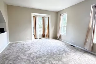 2424 Courtyard Cir, Aurora, IL 60506 - Photo 5
