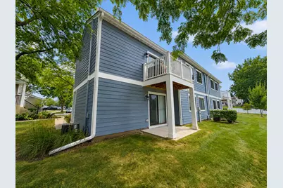 116 Manchester Court #916, Schaumburg, IL 60193 - Photo 3