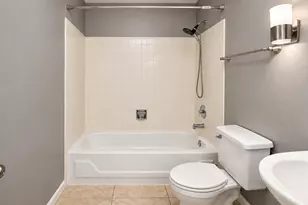 329 Grissom Ct, Hoffman Estates, IL 60169 - Photo 7