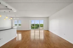 5555 N Cumberland Ave, Chicago, IL 60656 - Photo 3