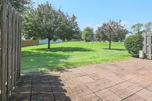 472 Esselen Ct, Carol Stream, IL 60188 - Photo 23