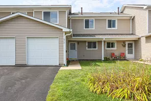 472 Esselen Ct, Carol Stream, IL 60188 - Photo 3