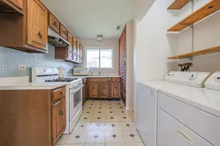 472 Esselen Ct, Carol Stream, IL 60188 - Photo 5