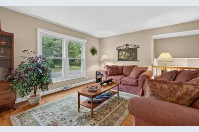 765 Freeman Court, Hoffman Estates, IL 60192 - Photo 3