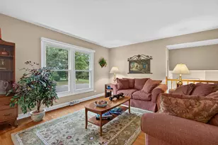 765 Freeman Ct, Hoffman Estates, IL 60192 - Photo 3