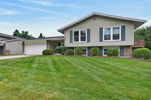 765 Freeman Ct, Hoffman Estates, IL 60192 - Photo 1