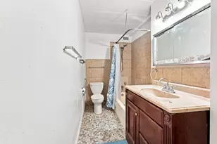 2025 W Granville Ave, Chicago, IL 60659 - Photo 9
