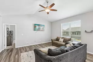 513 S Hahn Dr, Cortland, IL 60112 - Photo 5
