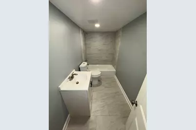 8404 S Oglesby Avenue, Chicago, IL 60617 - Photo 13