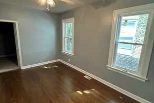 8404 S Oglesby Ave, Chicago, IL 60617 - Photo 5