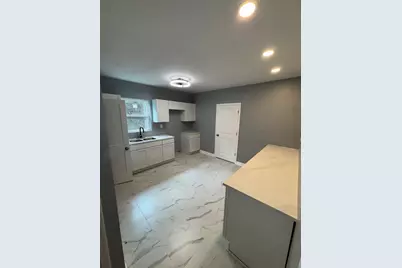 8404 S Oglesby Avenue, Chicago, IL 60617 - Photo 9