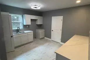 8404 S Oglesby Ave, Chicago, IL 60617 - Photo 9